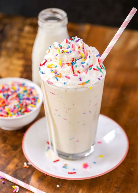 Funfetti Cake Batter Milkshake {5 Minute Treat} | Lil' Luna