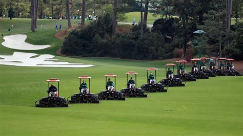How do golf courses decide on mowing patterns? It's complicated