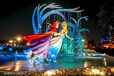 Evening parade in Disneyland – World PhotoJourneys