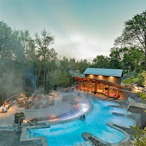 Les plus beaux spa du Québec pour un weekend en amoureux | Nerds | Jacuzzi extérieur, Bains en ...