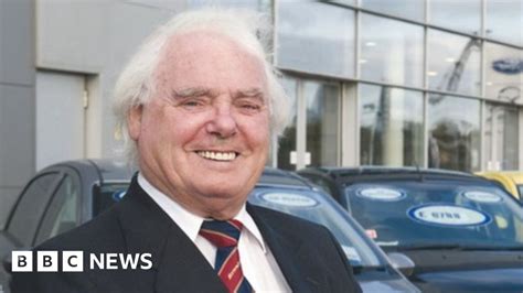 Scottish billionaire car dealer Sir Arnold Clark dies - BBC News