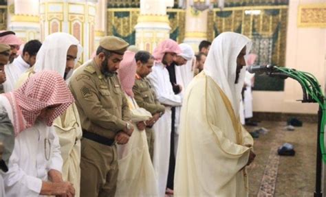 Imam Shalat di Masjid Nabawi Kembali ke Mihrab Asli Rasulullah