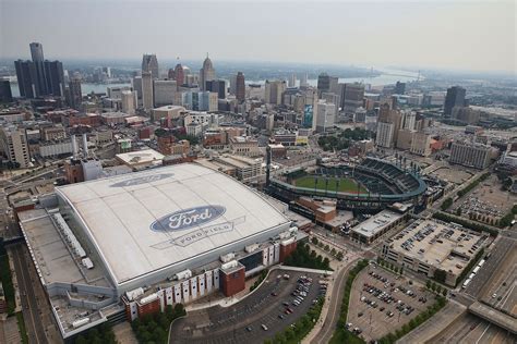 Officials discussing options to make Ford Field roof retractable - Pride Of Detroit