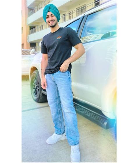 Rohanpreet Singh Wiki - Age, Height, Songs, Net worth, Family, Affairs