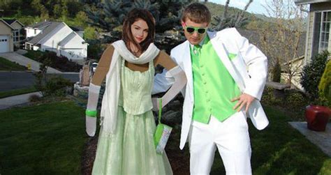 53 Prom Photo Fails That Will Make You Glad You're Not 17 Anymore