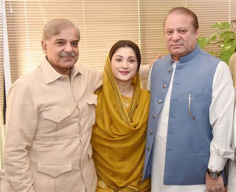 PM Nawaz Sharif celebrates Panama ruling with family, govt officials