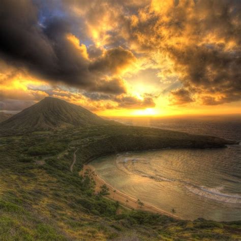 The Sunrise From Hanauma Bay With Koko Crater In The Background ...