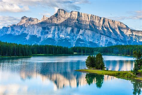 Mount Rundle reflected in the water [2048×1365] : r/wallpapers