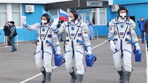 3 Russian Cosmonauts Arrive at International Space Station