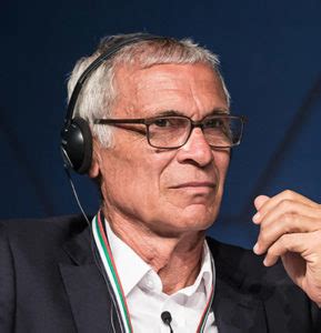 Hector Cuper - Speaker - Globe Soccer Awards