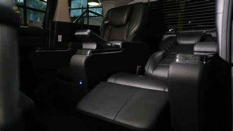 Toyota Alphard Modified Double Rail Partition Bar With 7-inch Smart Touch Screen Armrests And ...