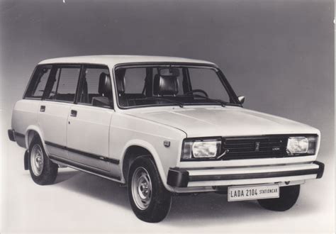 Lada 2104 Stationcar (factory-issued press photo)