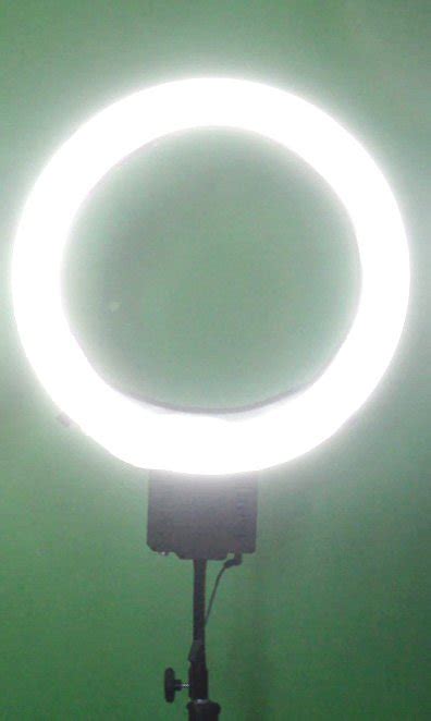 18″ Dimmable Fluorescent Ring Light – The “SUPER NOVA” – Big City Lights