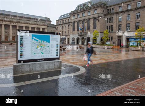 Dundee, Scotland. UK Weather 18/09/2018. Rainy start to the day in the ...