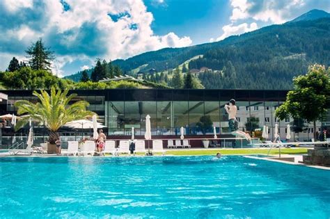 Felsentherme Bad Gastein. Terme Austria Gastein Spa in hot springs