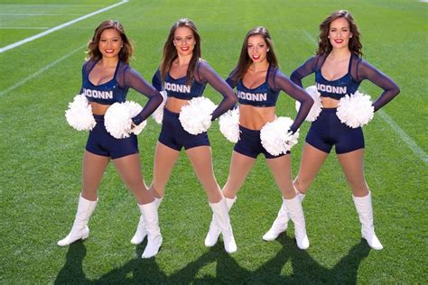 Connecticut Huskies cheerleaders | Hot cheerleaders, Dance coach, Cheerleading