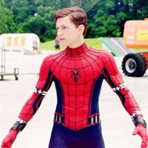 Peep the updated Spider-Man costume from @spidermanhomecomingmovie ...