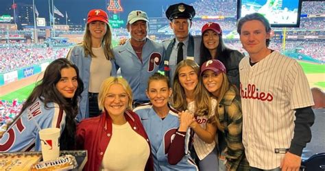 Tim McGraw, Faith Hill & Their Daughters Cheer On Philadelphia Phillies ...