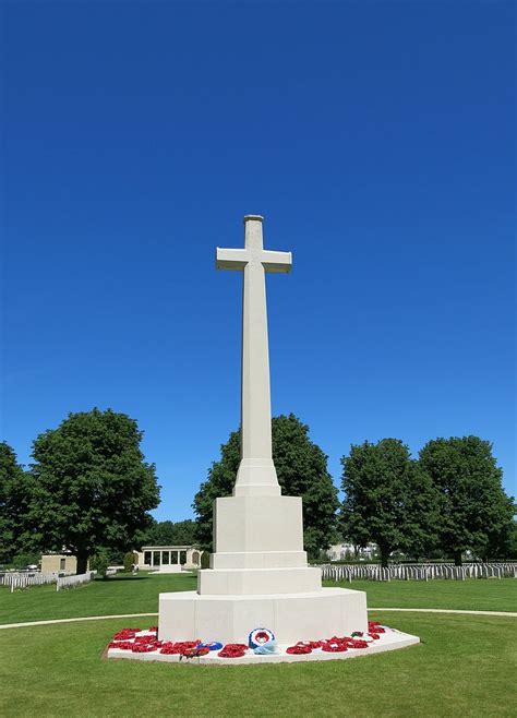 Bayeux War Cemetery - World War Two Cemeteries - A photographic guide ...