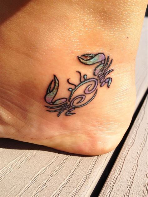 Great small purple-line crab tattoo on foot | Tatuaje de cangrejo, Tatuajes del zodiaco ...