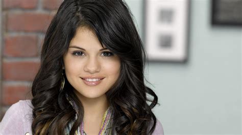 Selena Gomez Smiling Wallpapers - Wallpaper Cave