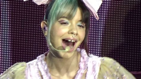 Melanie Martinez - WHEELS ON THE BUS - live, K-12 TOUR - Columbiahalle ...