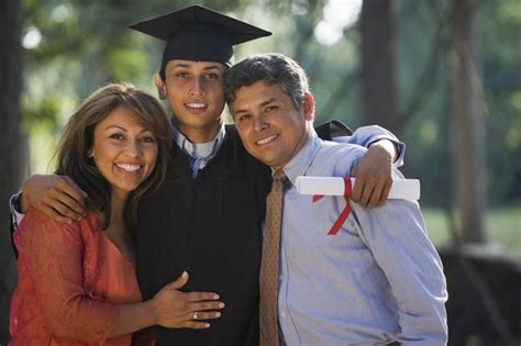 What Parents Wear to a High School Graduation | ehow