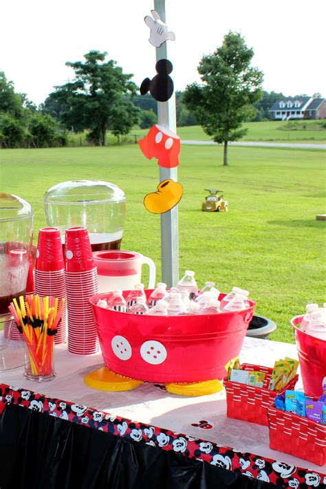 The Creative DIY Mom: Mickey Mouse Birthday Party Comes Together