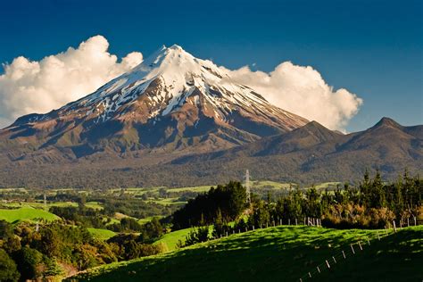 Mount Taranaki | The conical form of Mount Taranaki on a rar… | Flickr