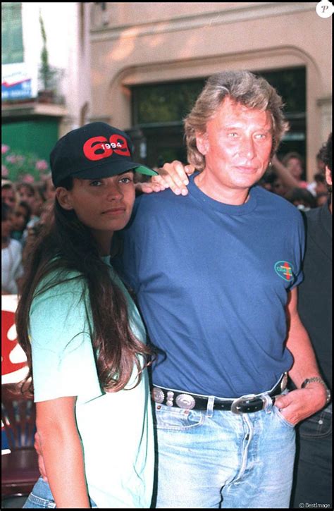 Adeline Blondieau et Johnny Hallyday, le 1er août 1994 à Saint-Tropez. - Purepeople