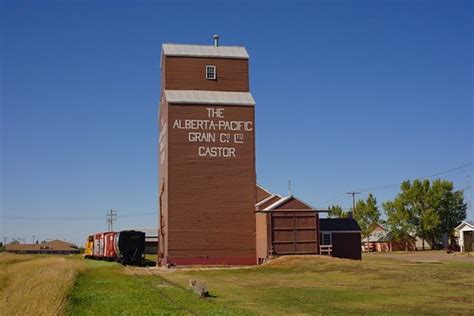 Castor, Alberta | Samsung NX100, 30mm f2.0 | Richard Rothery | Flickr