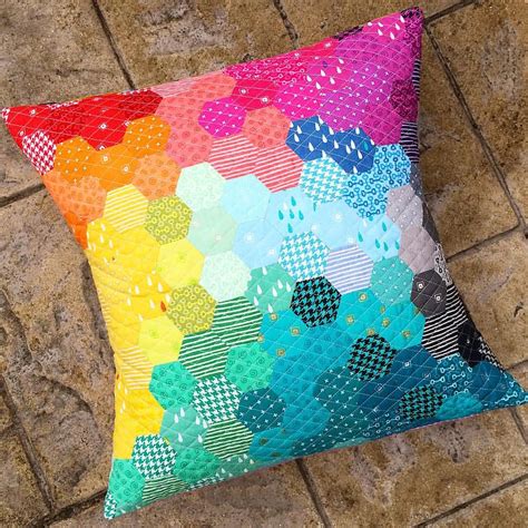 Hexagon Patchwork, Patchwork Cushion, Hexagon Quilt, Quilted Pillow, Patchwork Quilts, Hexie ...