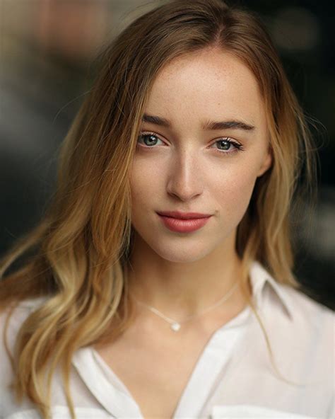 Phoebe Dynevor | Phoebe dynevor, Interracial romance, Phoebe