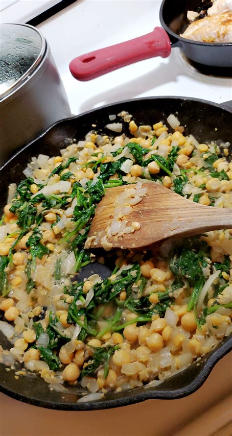 Espinacas con Garbanzos (Spinach with Garbanzo Beans) | Allrecipes