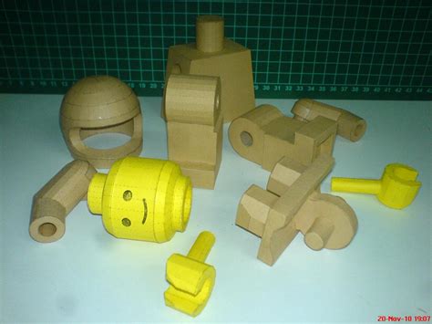 LEGO Minifigure Paper Craft | Gadgetsin