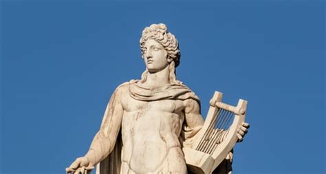 The lyre: playing the music of Ancient Greece - Hannah Fielding