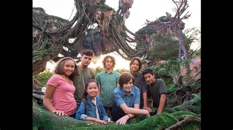 VIDEO: "Avatar 2" Next Generation cast visit their new homeland of Pandora at Walt Disney World ...