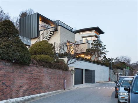 Modern Naegok V house in Seoul, Korea | Korean modern house, House ...