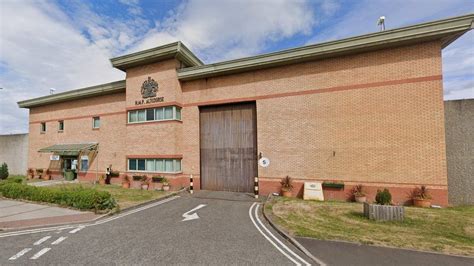 HMP Altcourse: Prison criticised after inmate dies in cell - BBC News