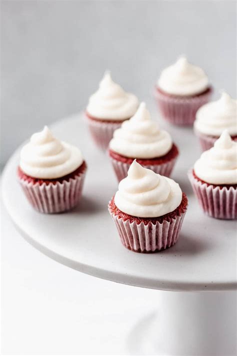 Mini Red Velvet Cupcakes (with Vanilla Cream Cheese Frosting) - Delicious Little Bites