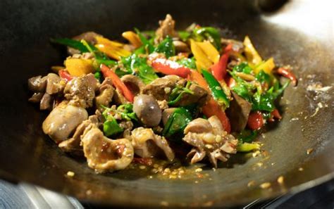 Stir-fried Chicken Giblets with Chillies (เครื่องในไก่ผัดพริกสด)