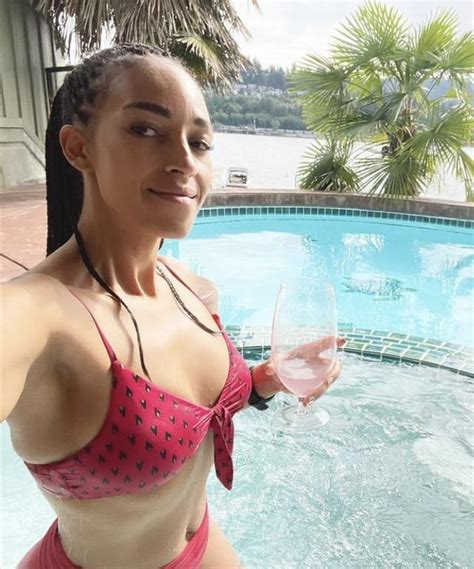 Tawny Newsome looking sexy, fresh out of the pool : r/Earwolf_babes