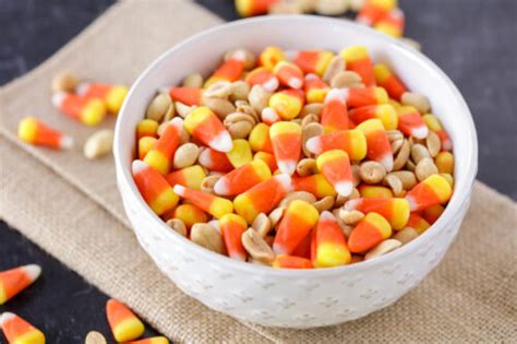 Candy Corn and Peanuts {Quick + Easy Snack!} | Lil' Luna