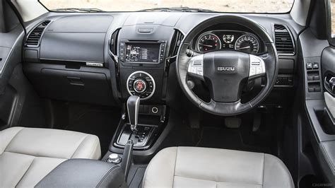 Isuzu MUX Interior Image, Isuzu MU-X Photo - CarWale