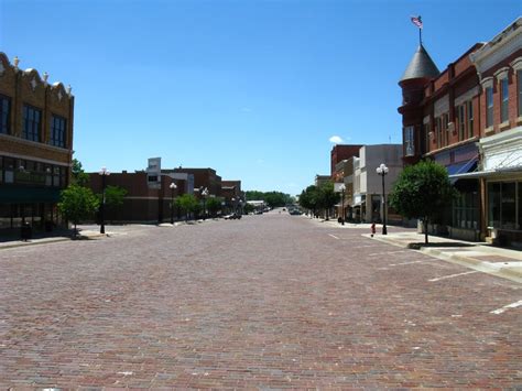 Marysville, KS : Downtown on Saturday evening photo, picture, image (Kansas) at city-data.com