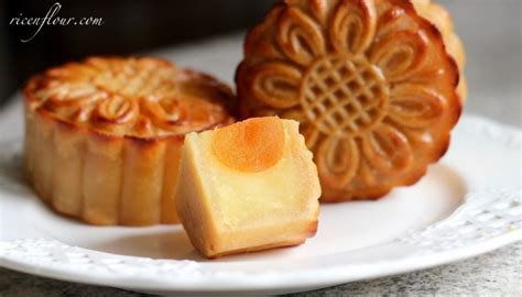 How to make traditional baked Mooncakes (recipe) - Rice 'n Flour