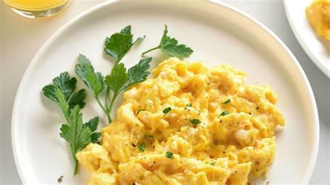 Gordon Ramsay Scrambled Eggs - Delish Sides