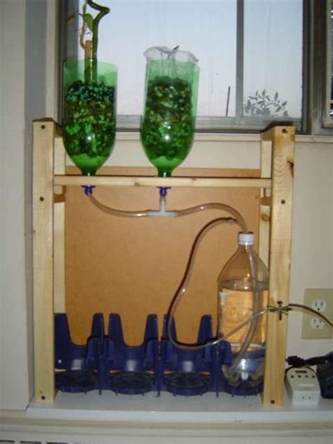 Hydroponic Flood and Drain System (This looks simple and very doable! Step by step instructions ...