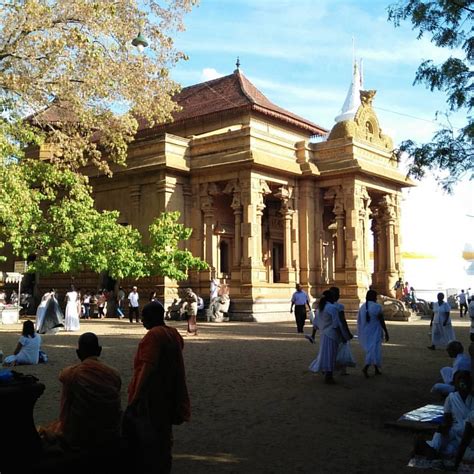 Kelaniya temple is in Kelaniya, about 10km away from Colom… | Flickr