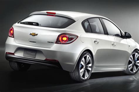 Chevrolet Cruze Hatchback Photos and Specs. Photo: Chevrolet Cruze ...